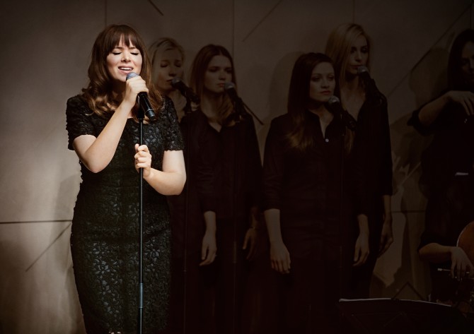Clare Maguire performing live at the Burberry Prorsum Menswear Autumn_Winter 2015 Show